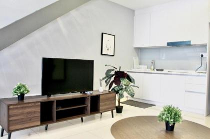 NEW - Modern Designer Suite @ Ekocheras  Netflix - image 20