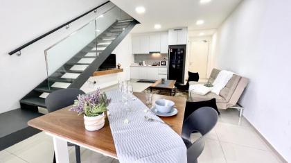 HOMESTAY  Comfy Duplex 4 Pax by Moka  Ekocheras - image 24
