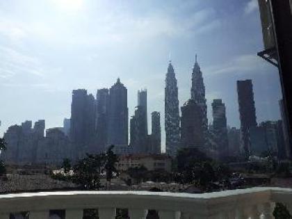 Omar's place 3 - Best view of Petronas Twin Towers - image 3