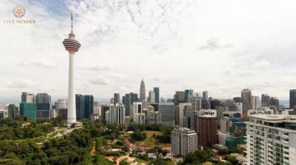 Sky Pool . Enjoy Life In Kuala Lumpur #1BR - image 10