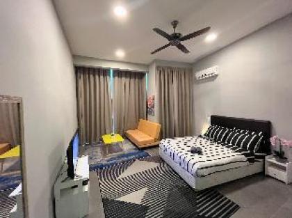 SERENE Studio Empire Damansara/wifi/Netflix - image 9