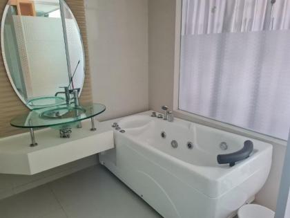 Kuala Lumpur Near MRT with Hot Tub Jacuzzi 1819 - image 15