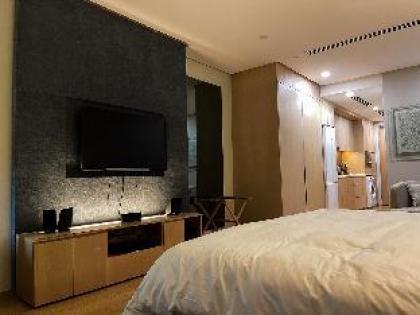 SuperiorKingSuite@KLCC w-[BATHTUB/ WIFI/ NETFLIX] - image 2