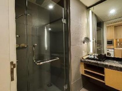 SuperiorKingSuite@KLCC w-[BATHTUB/ WIFI/ NETFLIX] - image 6