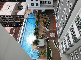 2 bedroom apartment  KLCC view  next to  LRT - image 6