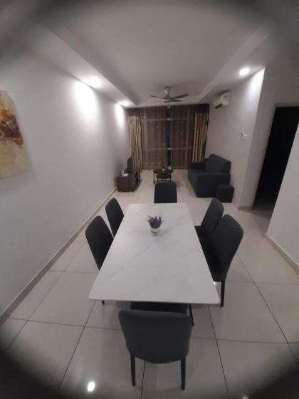 SamHouse 3RoomStay@Central Residence Sg.Besi - image 1