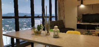 Luxury 2BR Duplex family suitepool with KLCC view