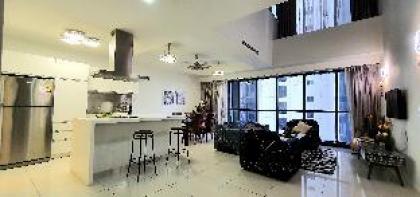 Luxury 2BR Duplex family suitepool with KLCC view - image 11