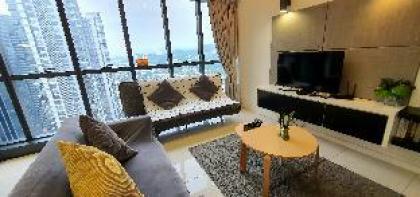 Luxury 2BR Duplex family suitepool with KLCC view - image 7