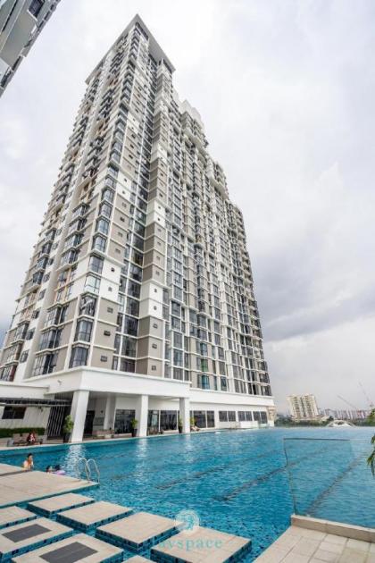 Lovely 4-bedroom condo with pool for 6 pax -Cheras - image 9