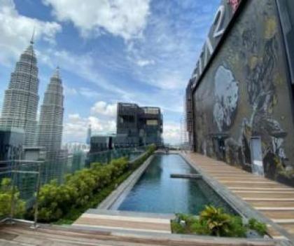 Twin Tower view with Infinity Swimming pool - image 11