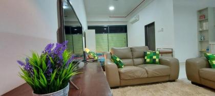 KLCC Gleneagles Apartment w Free Park & Wi-Fi  - image 2