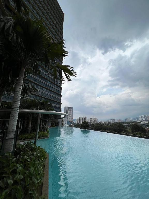 Sunway Velocity #3BR (CHERAS) Nice Pool View - image 2