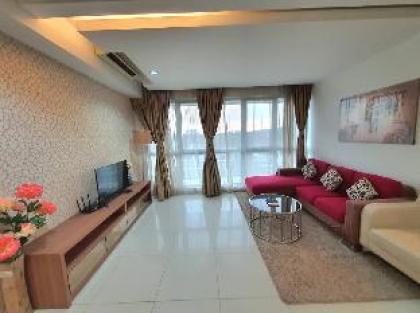 Regalia Suites - Family Three Bedrooms Apartment 