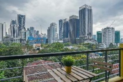 Balcony KLCC View Studio l Netflix l 100MB WiFi - image 6