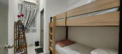 Bunk Bed Ensuite Room B198 with Condo Facilities - image 6