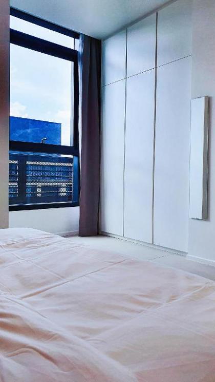 Arcoris Soho 1-5pax NetflixNChilled Balcony - image 18