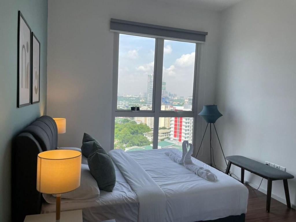 Chic 2BR @ Cheras  Netflix  100Mbps Wifi - image 2