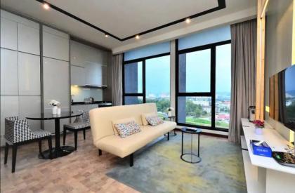 KLCC Signature Suite 1BR 3Pax Infinity Pool - image 11