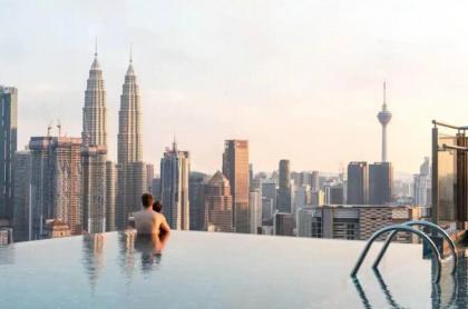 KLCC Signature Suite 1BR 3Pax Infinity Pool - image 9