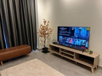 Cozy Lovely Home Highest floor Nice Night View  - image 25