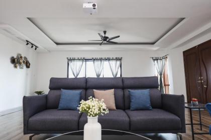 COMFY KL BUNGALOW WITH 20PAX - image 16