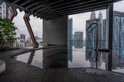 Stunning City View  KLCC  Scarletz Suites for 4 - image 2