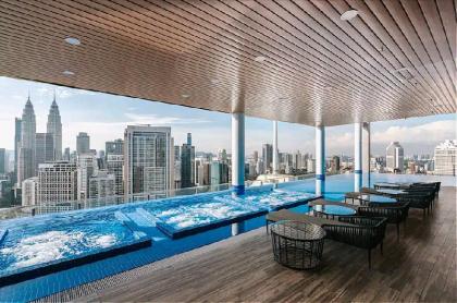 Luxury Bad Room  KlCC View At Pool On 35 Level Kuala Lumpur