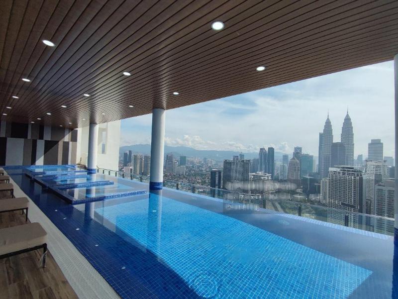 Luxury Bad Room  KlCC View At Pool On 35 Level - image 4