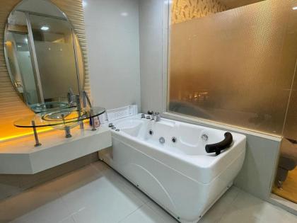 Cozy Home with Private Jacuzzi at KL City 806 - image 27