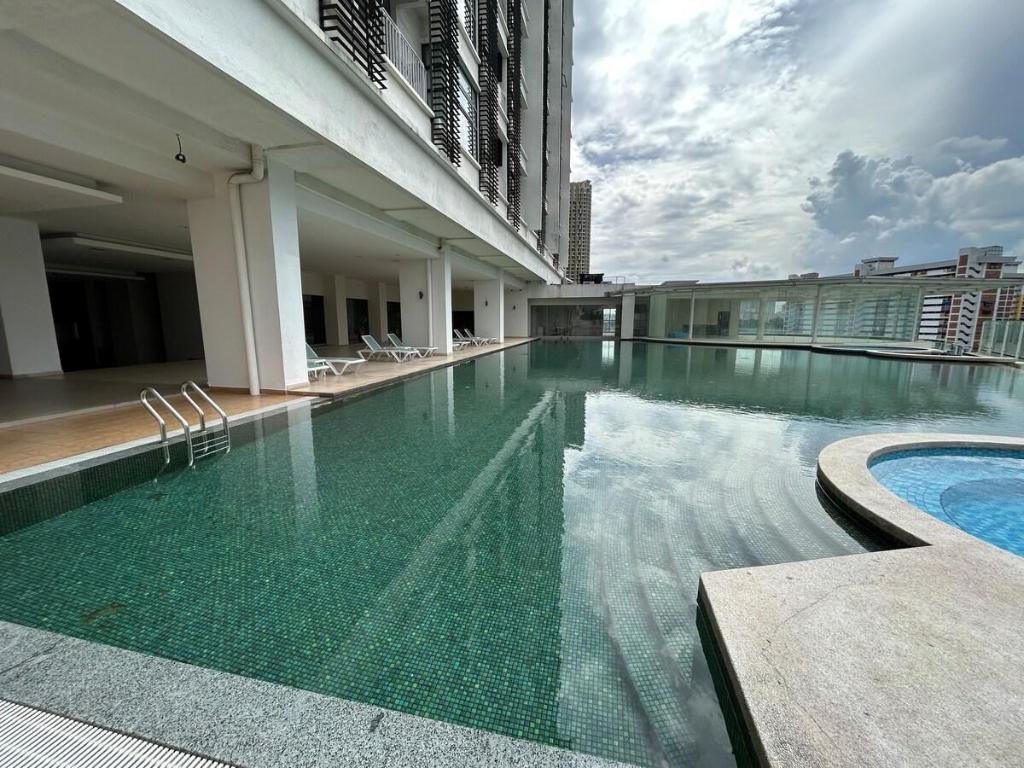 Cozy Home with Private Jacuzzi at KL City 806 - image 6