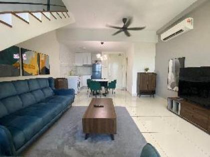 Comforting 2BR Duplex @ Arte Mont Kiara - image 19