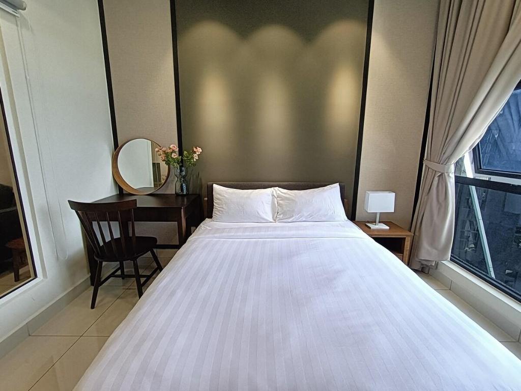 Deluxe Couple 1BR Suite @ Arte Mont Kiara - image 4