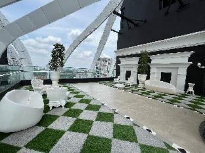 Remarkable 2BR Suite @ Arte Mont Kiara - image 19