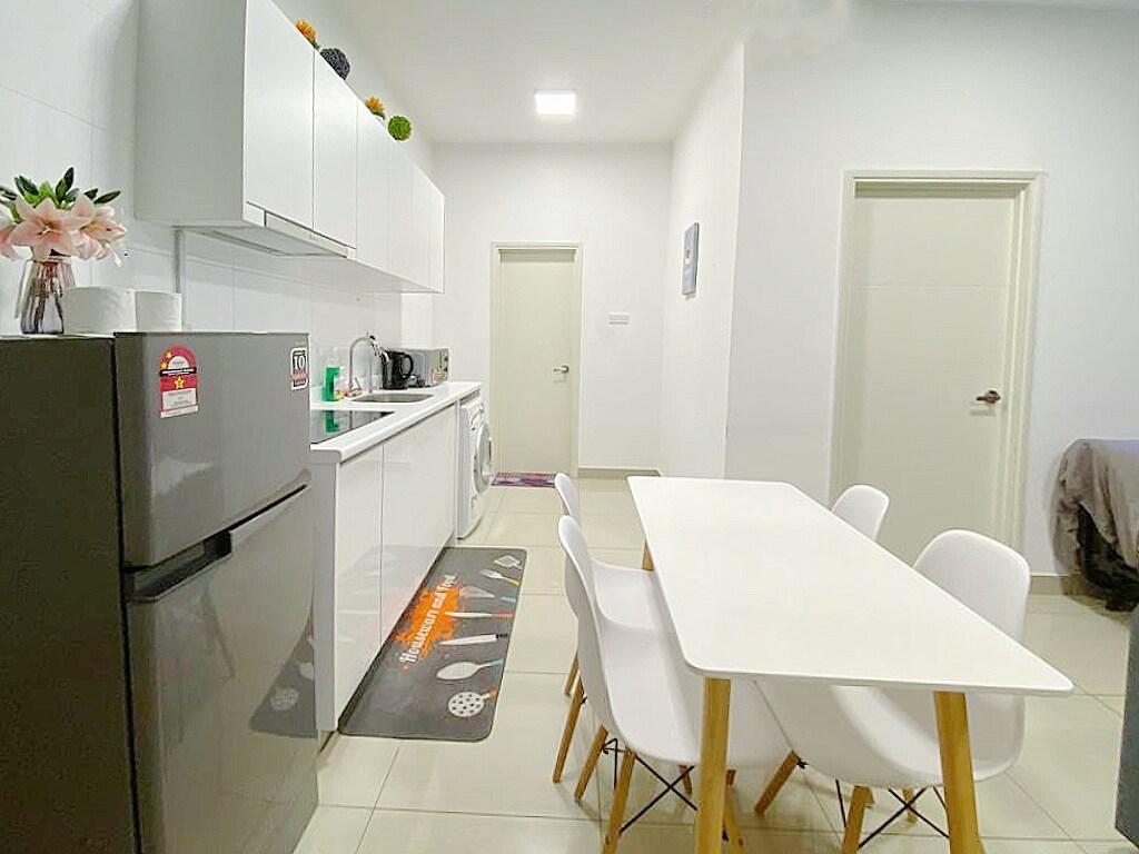 Luscious 2 bedroom Suite@ Arte Plus Ampang - image 6