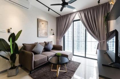 NEW! Minimalist Design 6PAX 3BR Above Mall 100 Mbps 