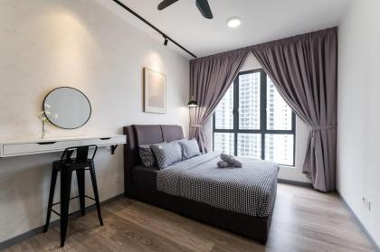 NEW! Minimalist Design 6PAX 3BR Above Mall 100 Mbps - image 5