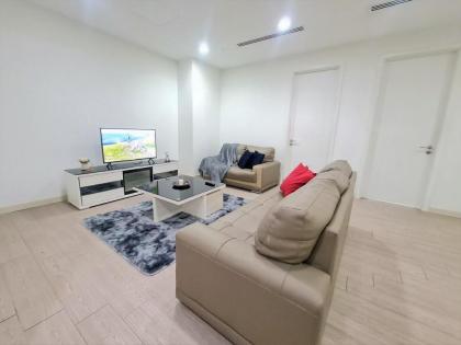 KLCC Binjai8 Premium Soho 2Br Apartment Netflix - image 6