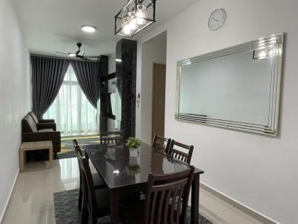 Legasi Cozy KL tower view 3 bedroom next to train - image 1