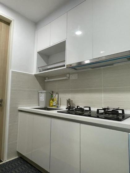 Legasi Cozy KL tower view 3 bedroom next to train - image 14