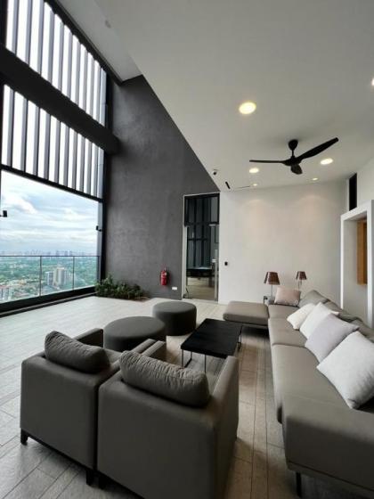 KL Elegant Five star 2 bedroom service apartment - image 18