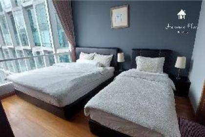 NEW! 5 mins to KLCC- Lvl36- 2br- FreeParking - image 4