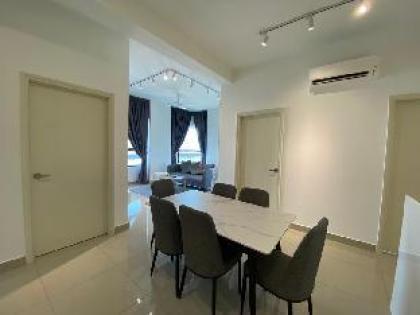 Dashing 3BR Suite @ Arte Plus Ampang - image 10