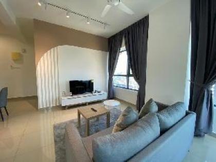 Dashing 3BR Suite @ Arte Plus Ampang - image 2