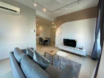 Dashing 3BR Suite @ Arte Plus Ampang - image 4