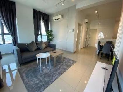 Dashing 3BR Suite @ Arte Plus Ampang - image 7