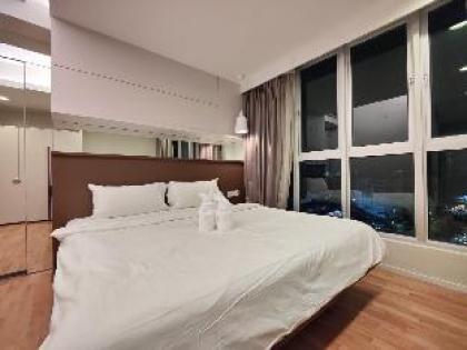 Mulberry Verve Suites KL Mid Valley 5 Pax 2 BR - image 12