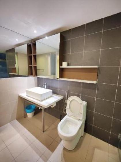 Mulberry Verve Suites KL Mid Valley 5 Pax 2 BR - image 15