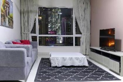 Comfortable 2BR Apt 10 mins Walk To KLCC Twin Twr - image 2