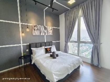 NEW 2-4 Pax - Cozy Deluxe Suite @ UNA KLCC - image 10